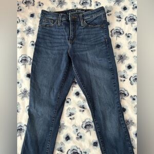 Universal Thread High Rise Blue Jeans Classic Style